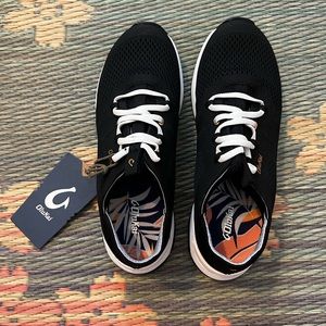 New With Tags Olukai Huia Black Athletic Trainers SZ 6
